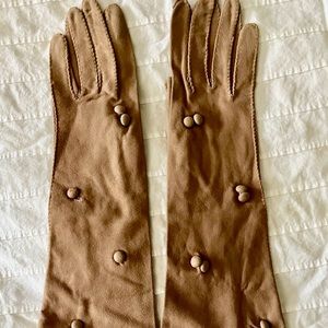 Vintage past the wrist suede embroidered taupe gloves